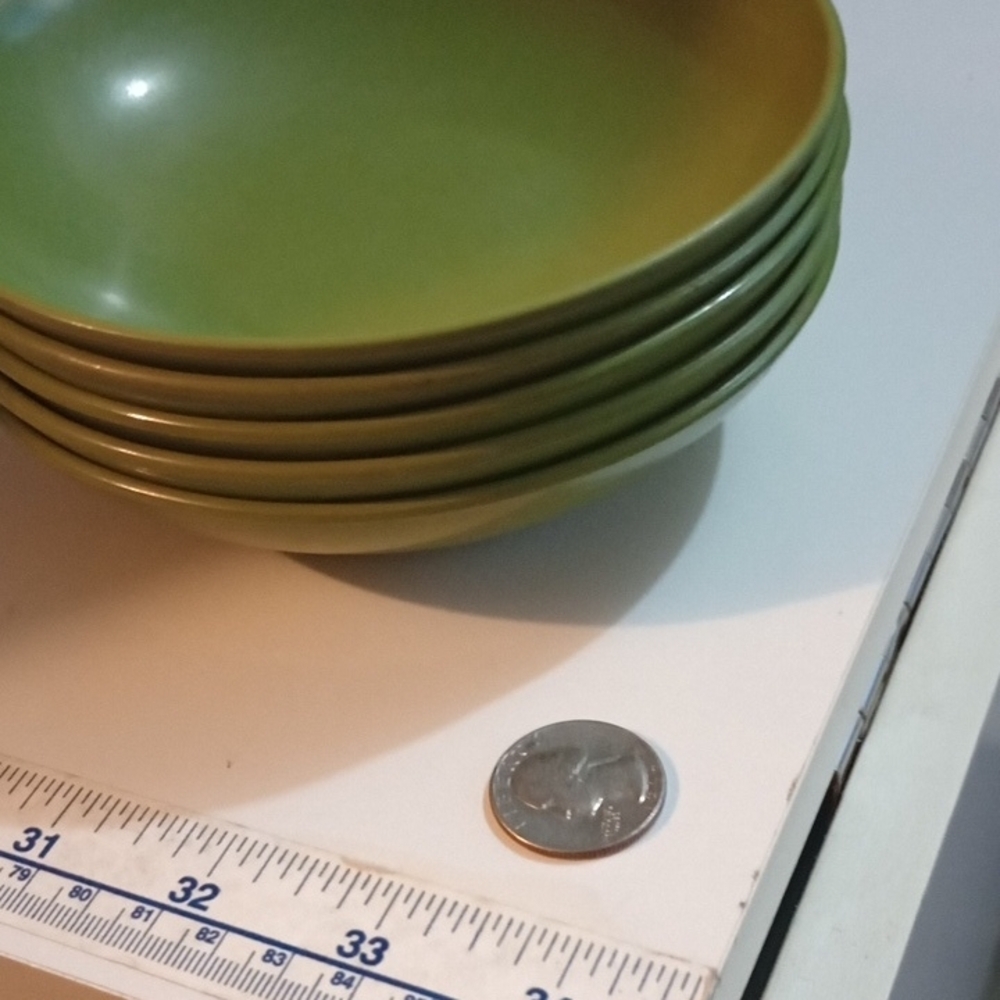 Modern Green Dinnerware Set with Minimalist Design - Picture 4 of 4